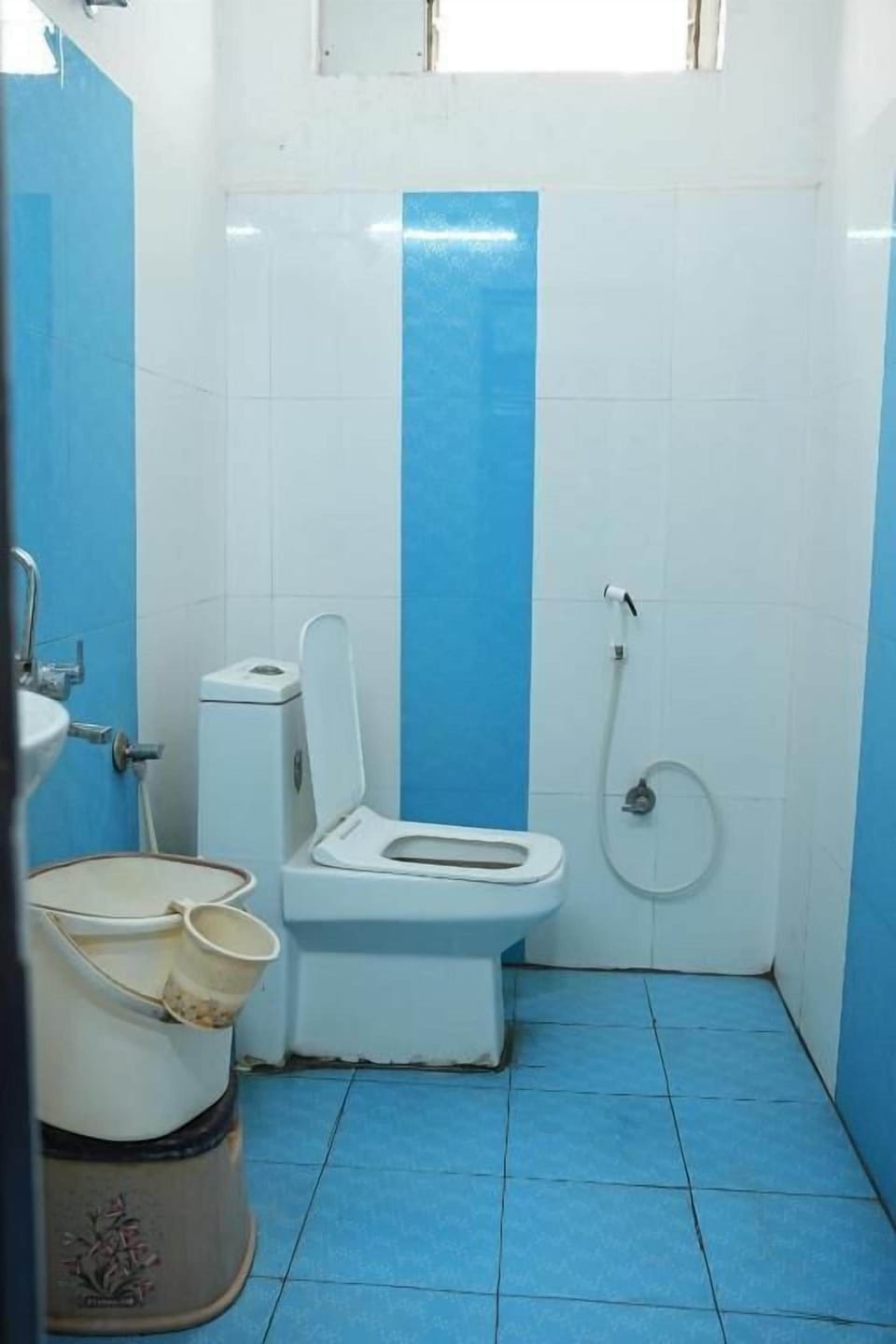 Deluxe Double Room | Bathroom | Shower, towels, soap