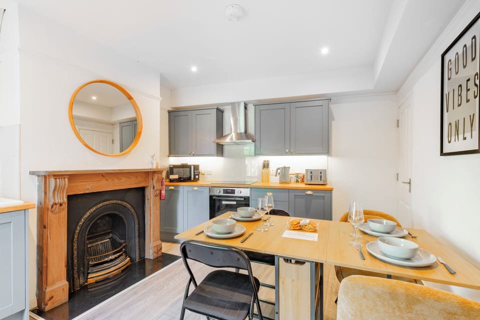 Oven, microwave, kettle, toaster, air fryer, dishwasher, American-style fridge freezer, all available during your stay. 