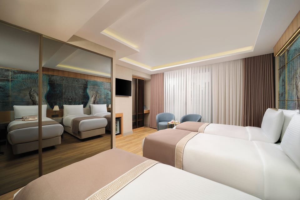 Superior Triple Room | In-room safe, desk, laptop workspace, soundproofing