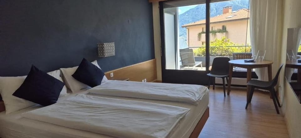 In-room safe, WiFi (free)