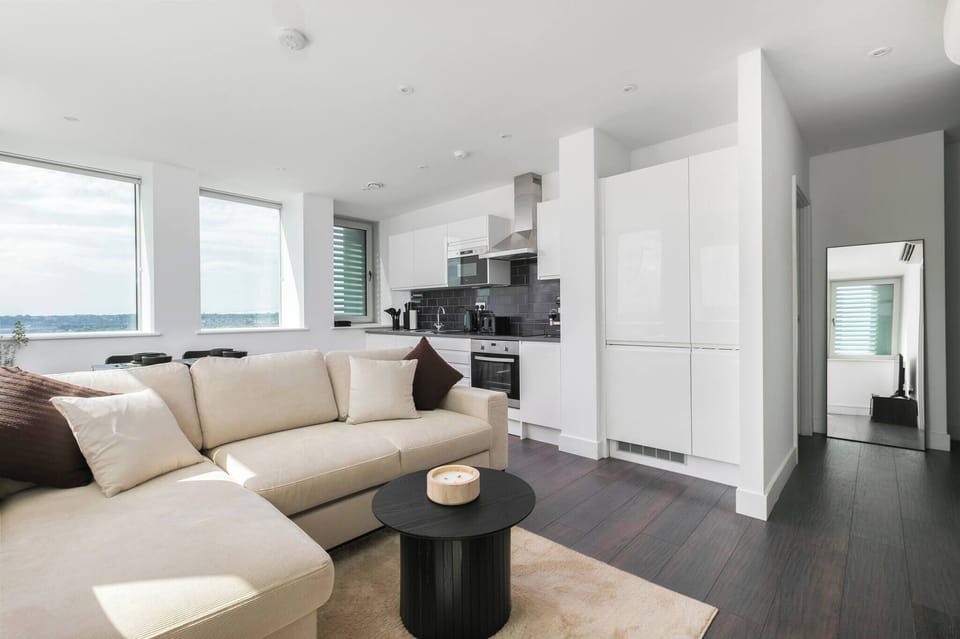 Condo, 2 Bedrooms, Accessible | Living room | Books