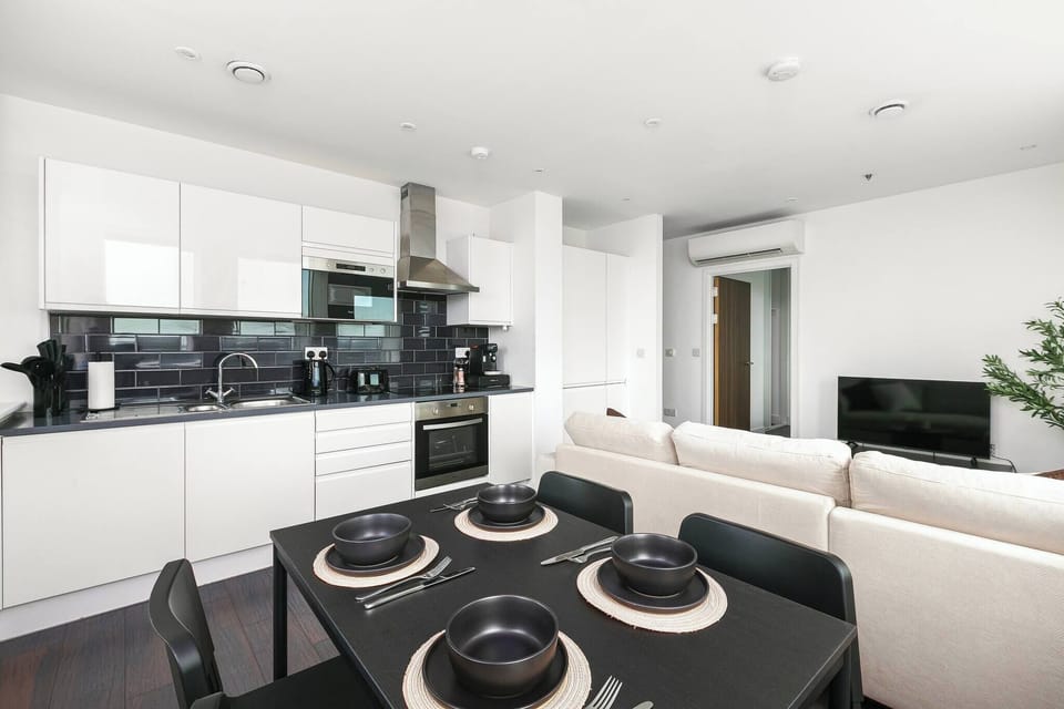 Condo, 2 Bedrooms, Accessible | Dining room