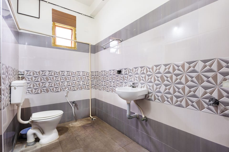 Basic Double Room | Bathroom