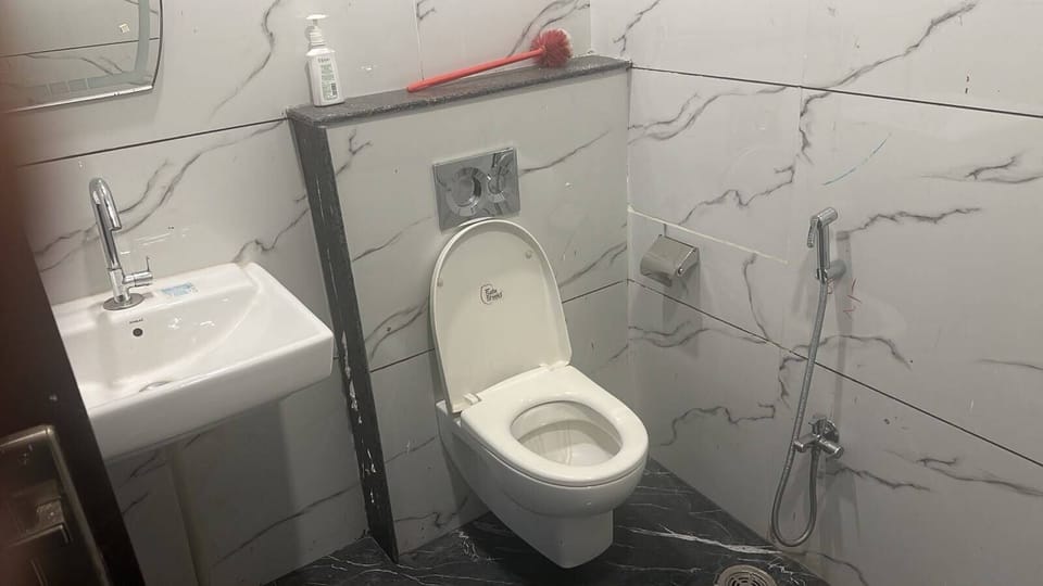 Shower, free toiletries, towels, soap