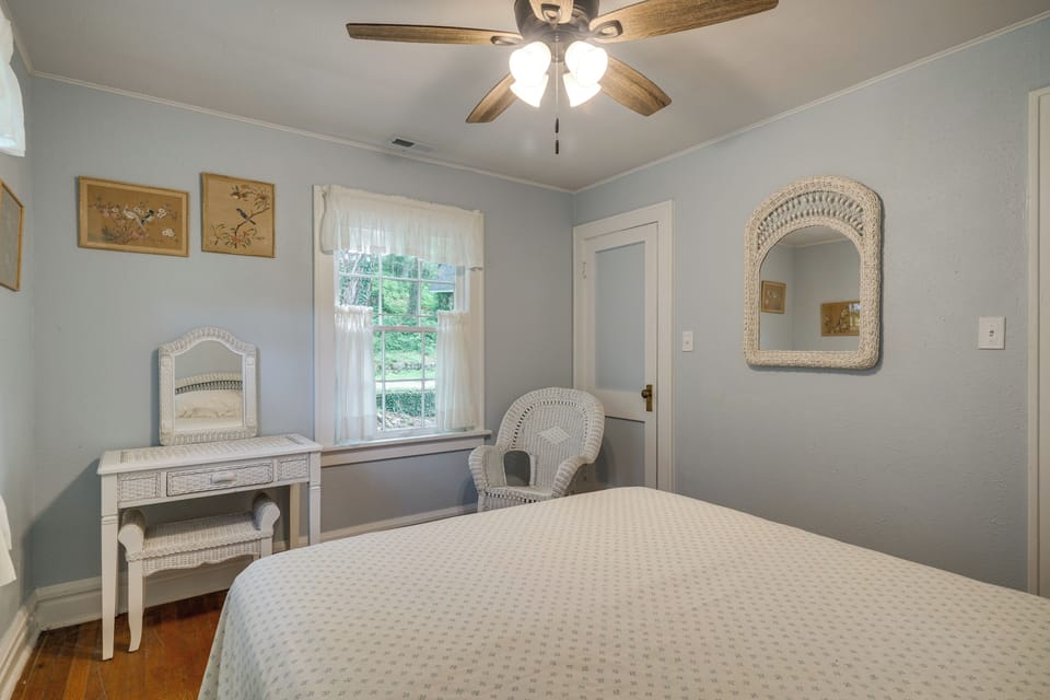 Stables & Trails! 2 Homes in Kaolin Farms Cottage in Missouri