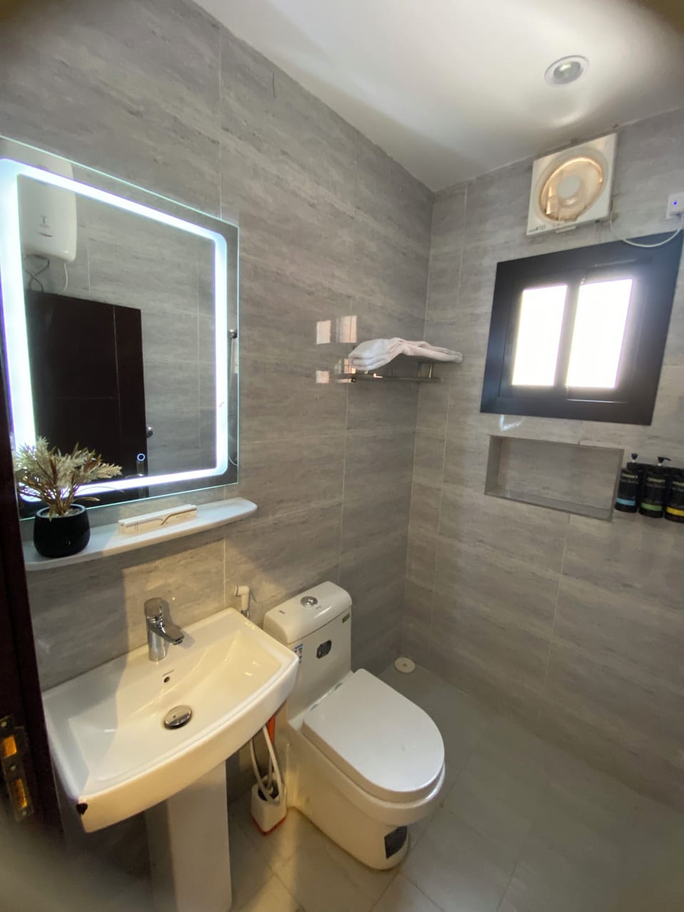 Deluxe Apartment | Bathroom