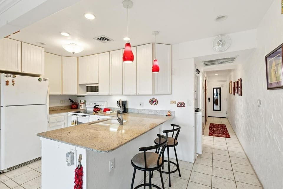 Apartment, 1 Bedroom | Private kitchen | Coffee/tea maker, fridge, oven, toaster