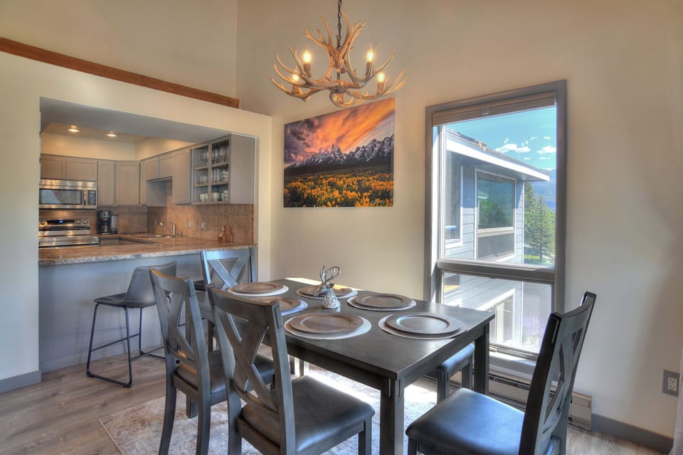 Dining, Bar and Kitchen