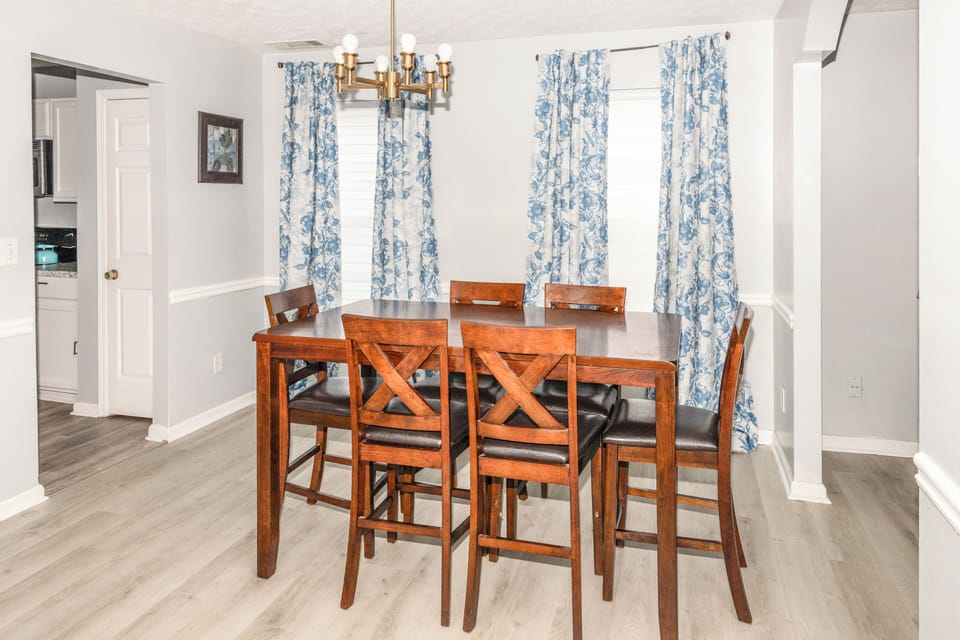 House, 5 Bedrooms | Dining