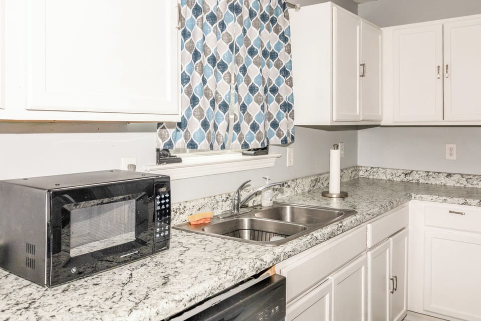 House, 5 Bedrooms | Private kitchen