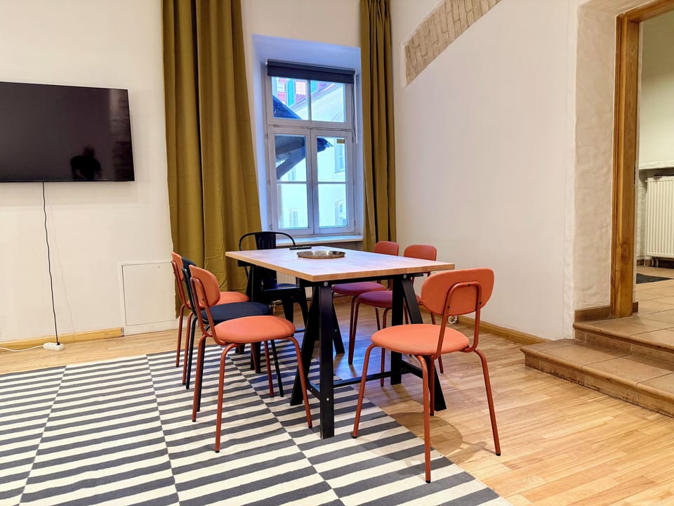 Business Apartment, Courtyard View | Dining