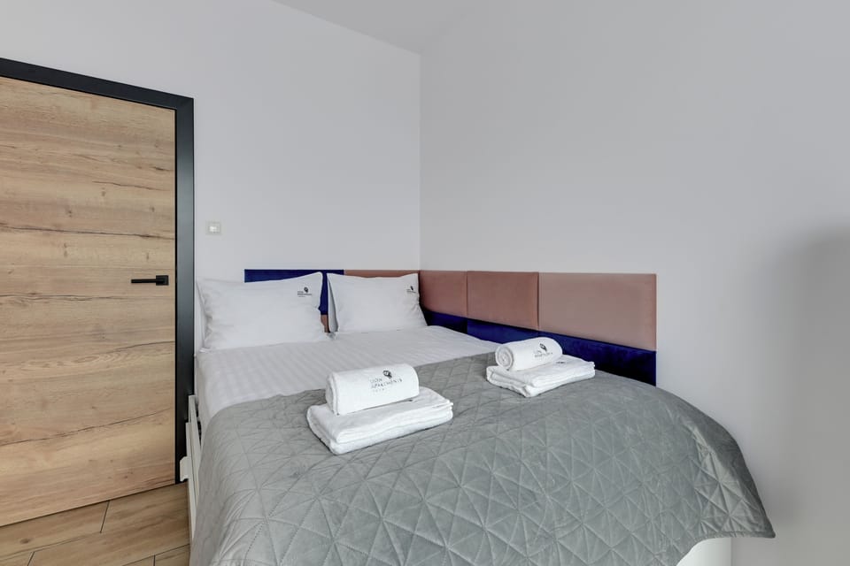 Deluxe Apartment, Balcony, Courtyard View | Iron/ironing board, cribs (surcharge), WiFi (free), bed sheets