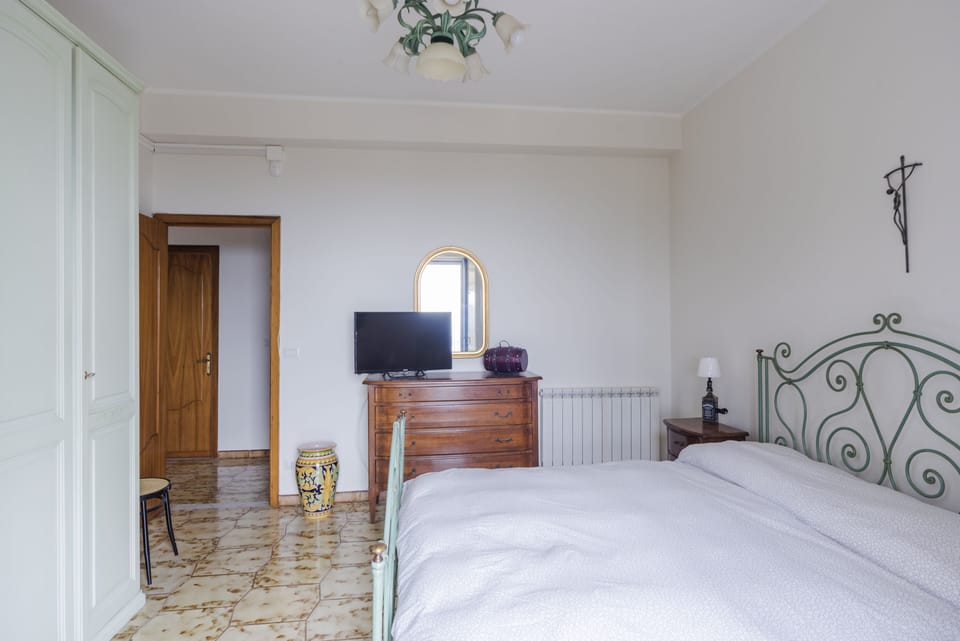 Villa, 2 Bedrooms | In-room safe, iron/ironing board, WiFi (free)
