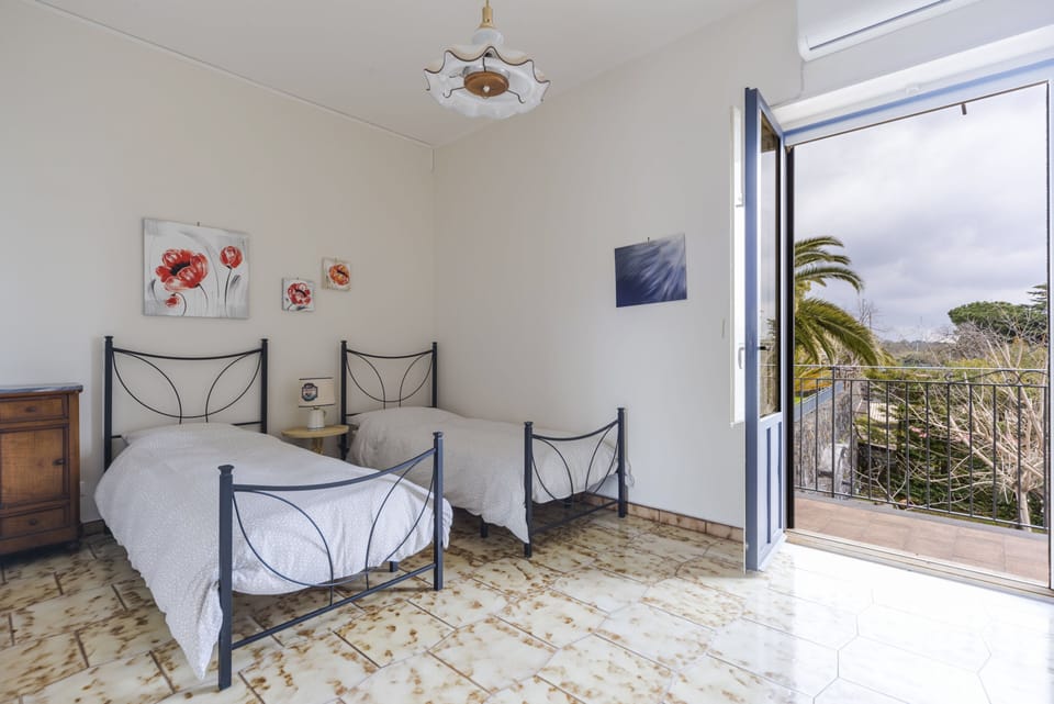 Villa, 2 Bedrooms | In-room safe, iron/ironing board, WiFi (free)