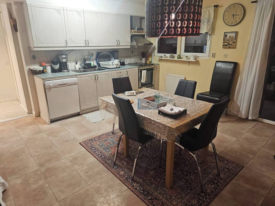 House, 4 Bedrooms, Accessible, Balcony | Dining room