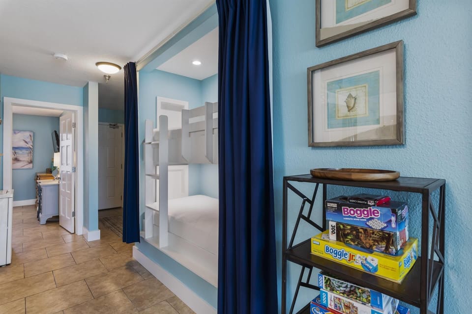 Hall bunks with privacy curtain