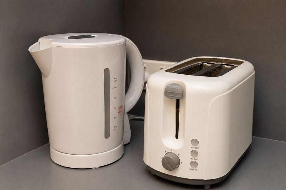 Handy kettle and toaster for easy breakfasts and morning tea