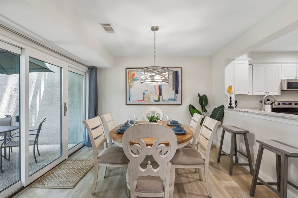 Dining Area at 502 Plantation Club
