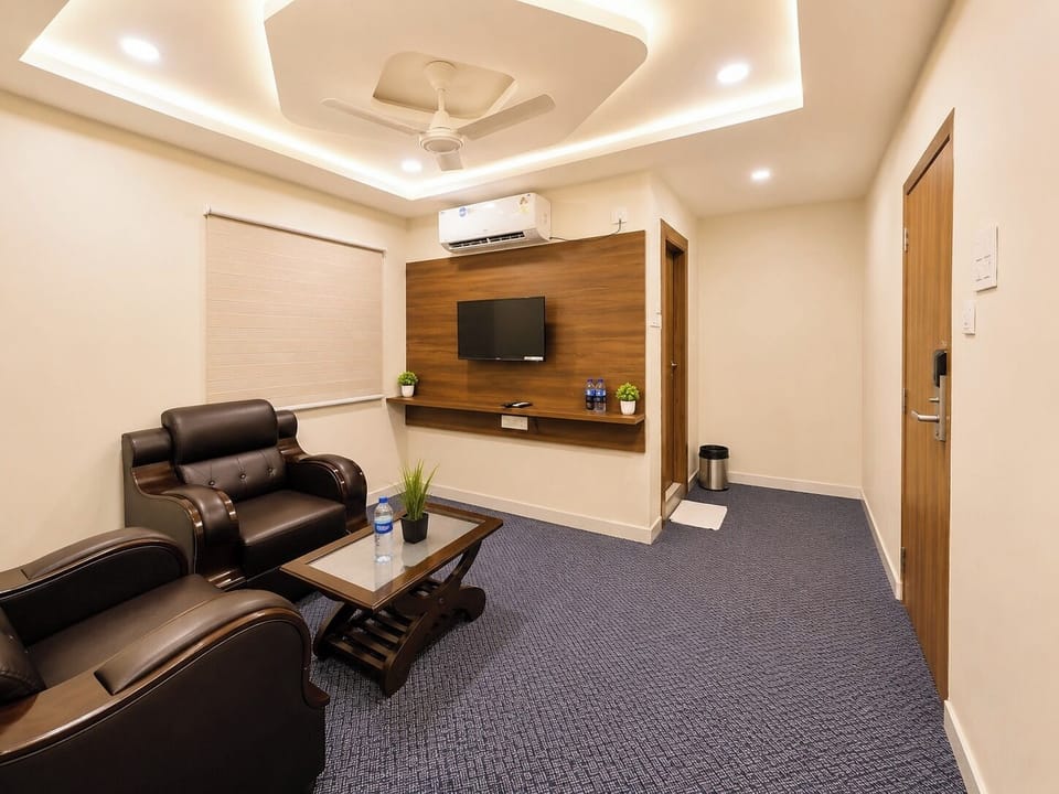 Family Suite, City View | Living area