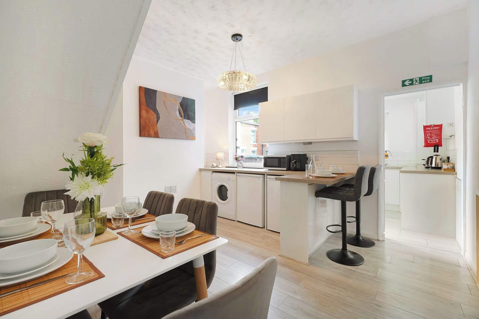Enjoy meals together around the spacious six-seater dining table, with a breakfast bar offering additional seating. The area provides a relaxed setting for dining, chatting or planning your day.