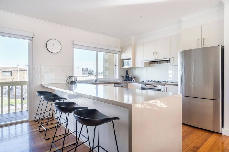 Start your day at the kitchen breakfast bar, where large benchtops, four high stools, and natural light create a bright and welcoming space to sip coffee or plan your adventures.