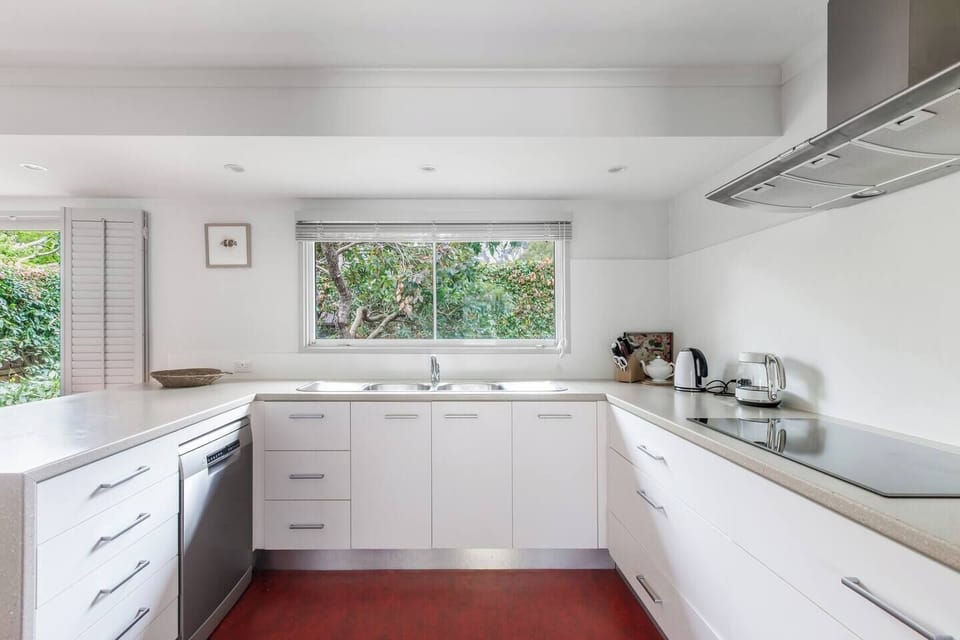 Cook with ease using the oven, stovetop, microwave, dishwasher, fridge, toaster, kettle and barbecue utensils, with ample counter space for preparation.