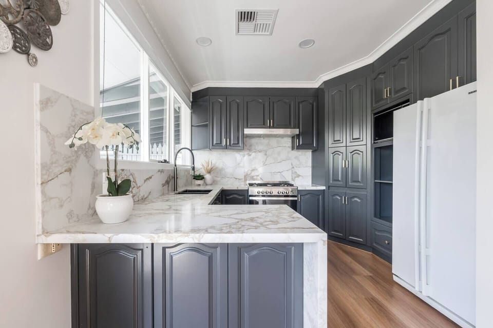 The kitchen is fully equipped with modern appliances, ample bench area and everything needed for easy holiday cooking.