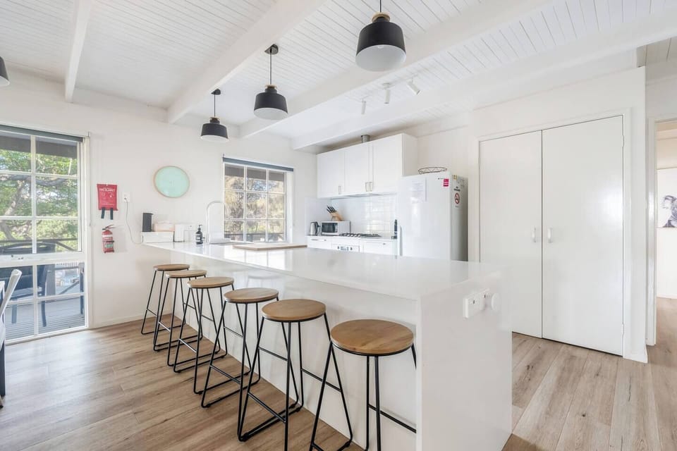 Pull up a stool at the expansive island bench for quick breakfasts, casual bites or a glass of wine while dinner is prepared.