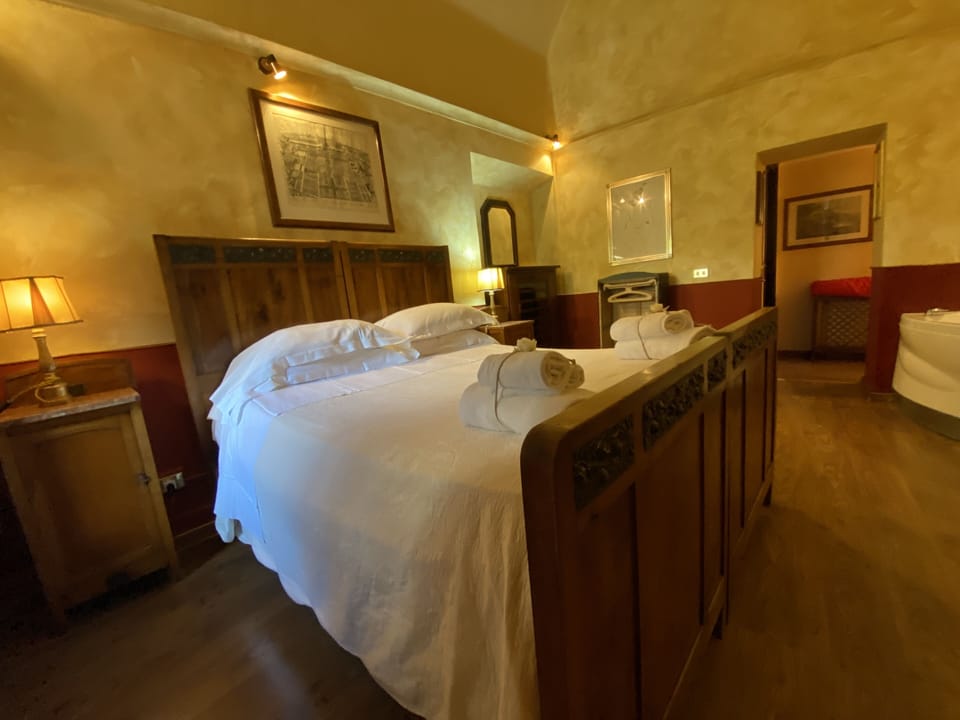 Romantic Double Room, 1 Double Bed | 1 bedroom, premium bedding, minibar, in-room safe