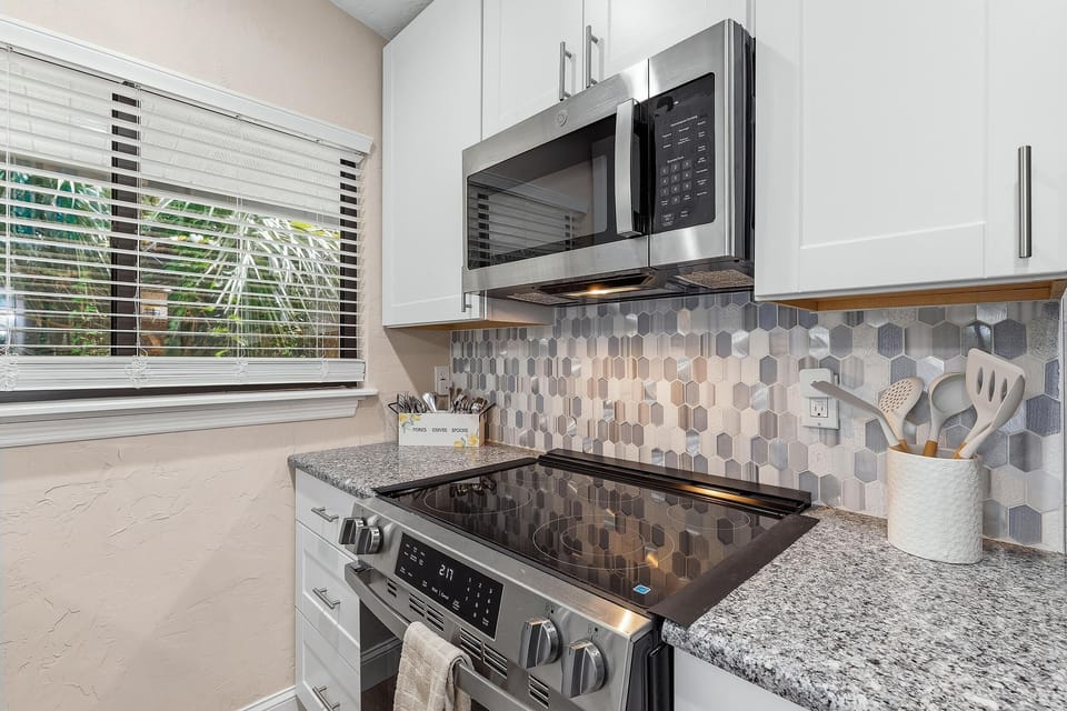 Condo, 1 King Bed (Beachy Dreams NSB) | Private kitchen