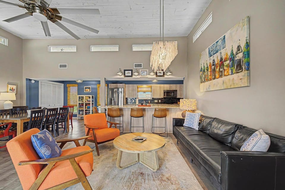 Relax after a day in the sun in the spacious living room.