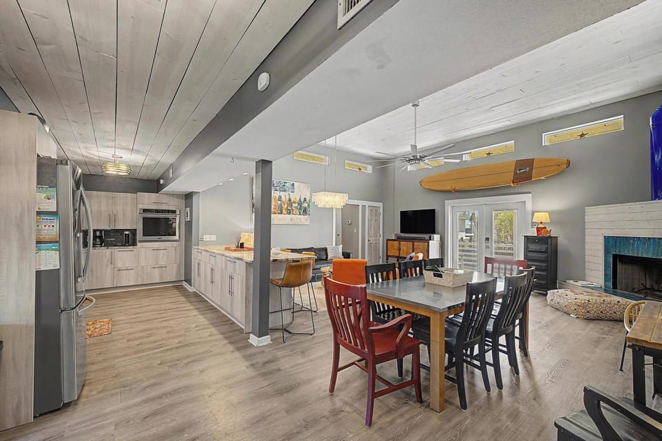 Open concept prevents even large groups from feeling separated at meal time.