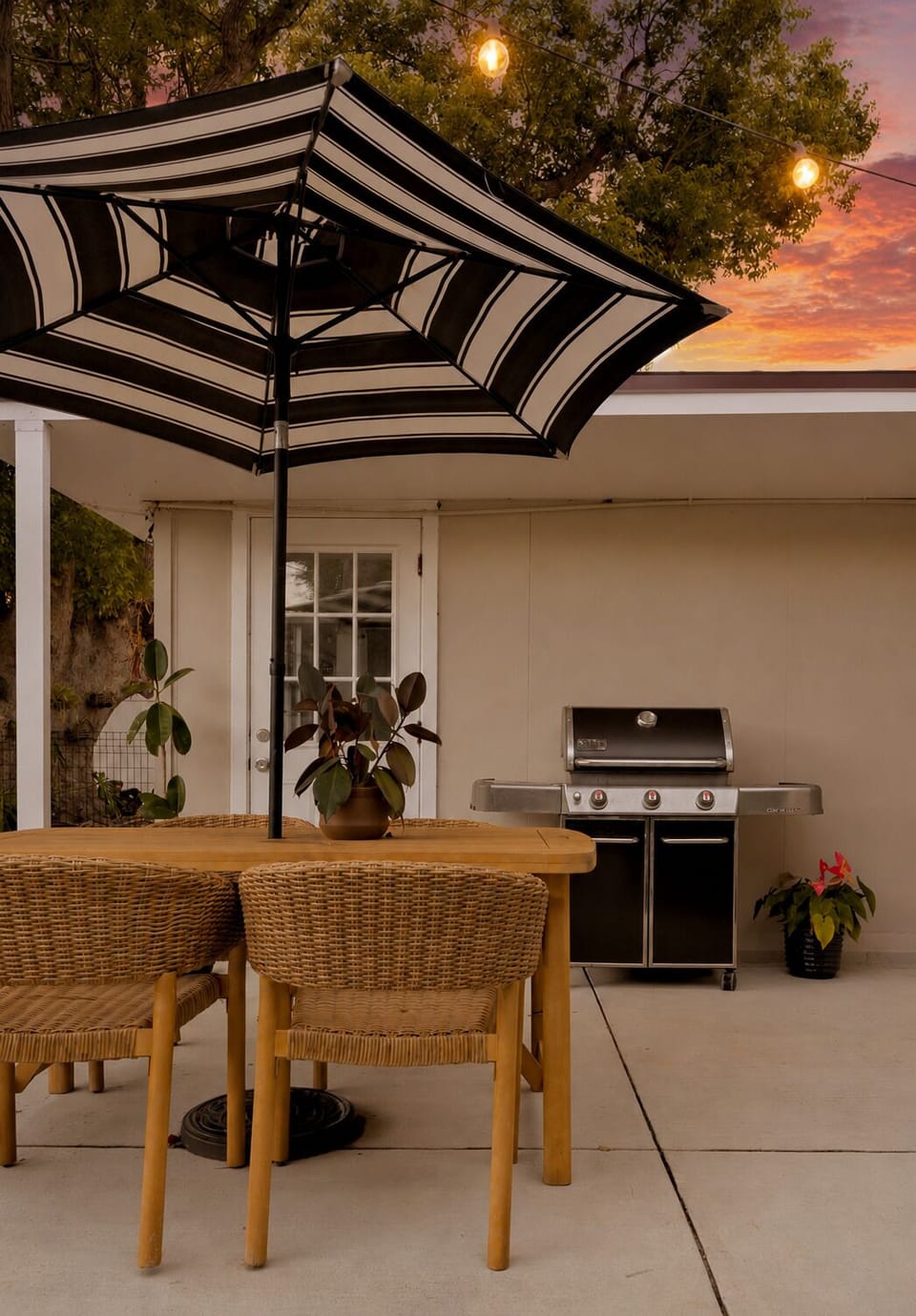 Outdoor dining