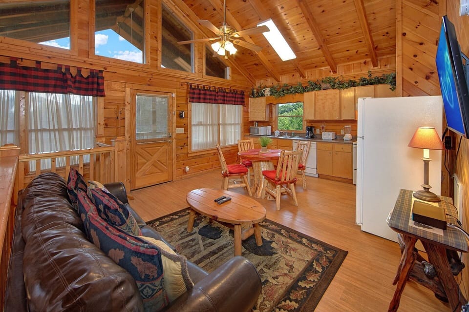 Rustic 2 Bedroom Cabin with Spacious Living Area