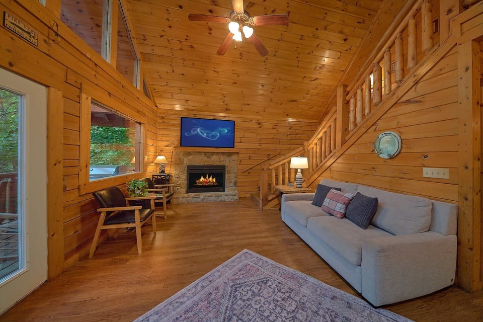 5 Bedroom 5 Bathroom Cabin with Gas Fireplace