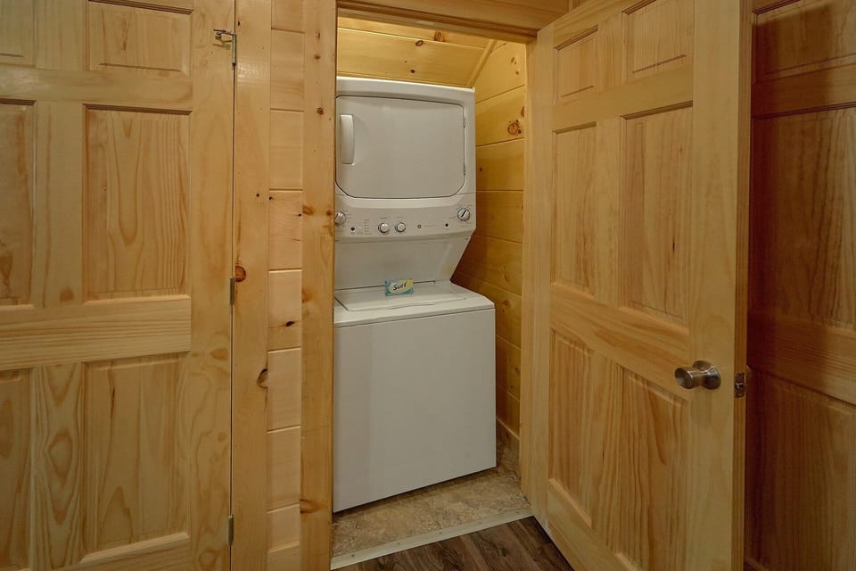 5 Bedroom Cabin with Washer and Dryer