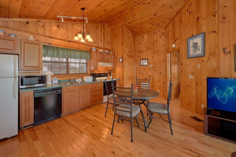 Honeymoon Cabin near Dollywood