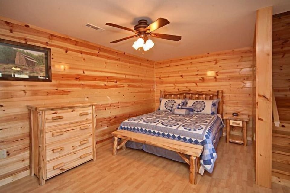 Cabin with Queen Bed