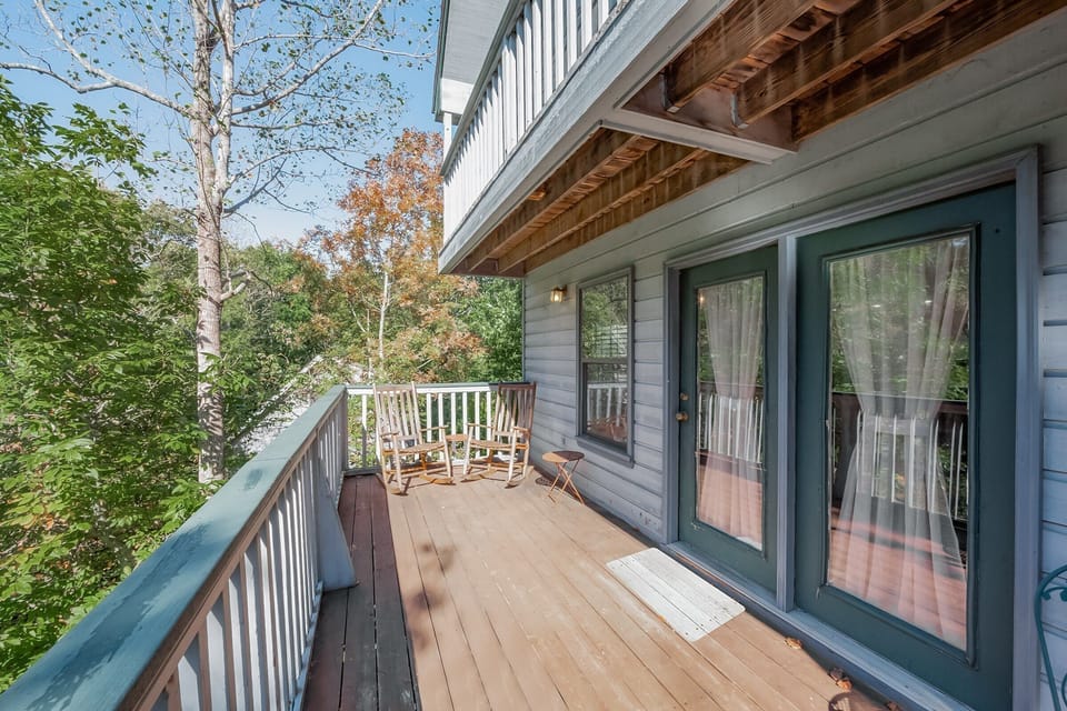 3 Bedroom Cabin Pigeon Forge with Private Deck