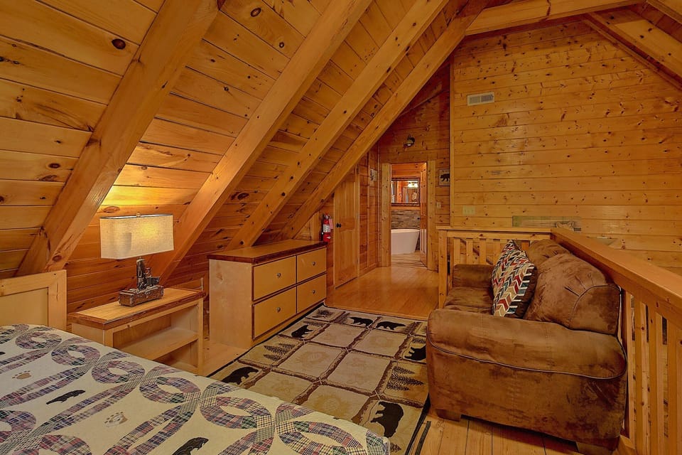 2 bedroom rental cabin with Queen loft bedroom