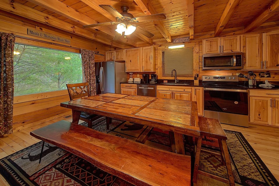 Premium Cabin with Dining Room for 8 guests