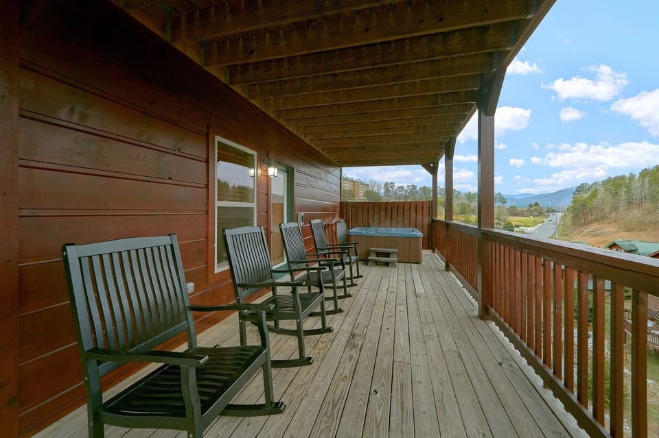 Premium 6 bedroom cabin rental in Pigeon Forge