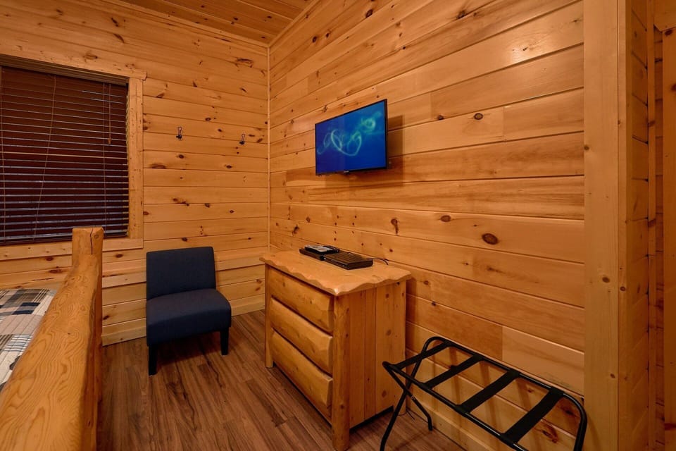 Pigeon Forge Luxury Cabin with 6 bedrooms