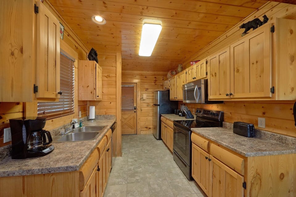 Luxury 3 Bedroom Cabin with Full KItchen