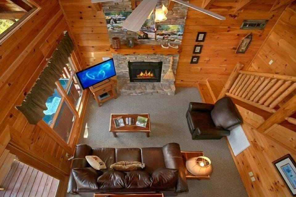 2 Bedroom Cabin with Luxurious Living Room