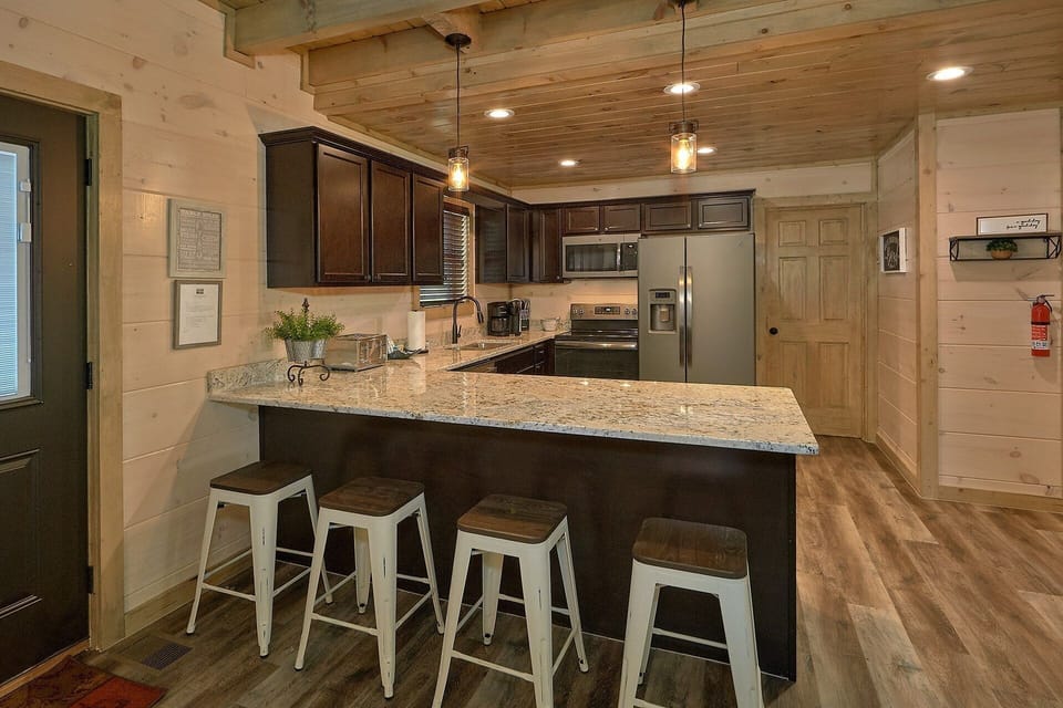 Fully Equipped Kitchen 4 Bedroom Sleeps 14