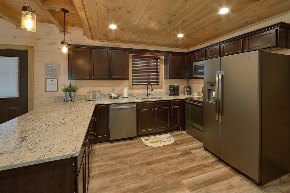 Fully Equipped Kitchen 4 Bedroom Sleeps 14