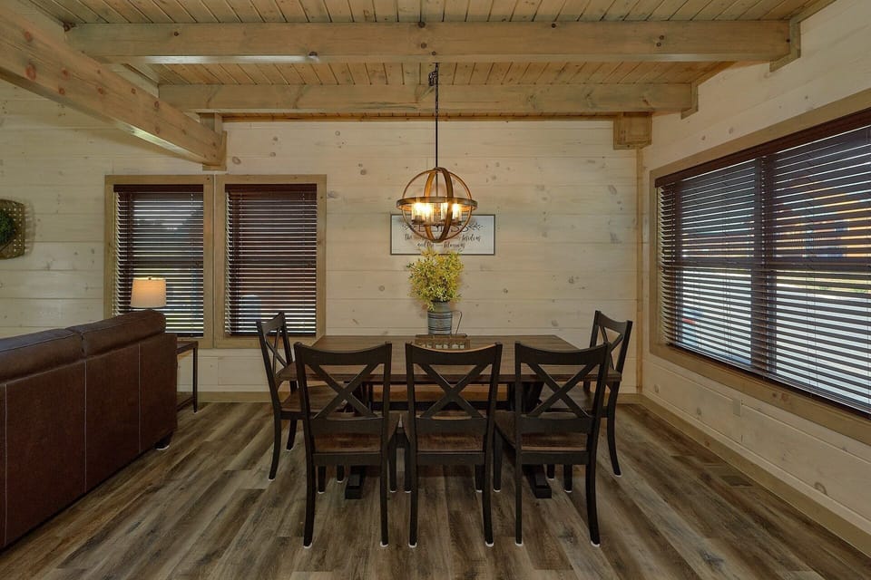 Bear Cove Falls 4 Bedroom 4 Bath Sleeps 14