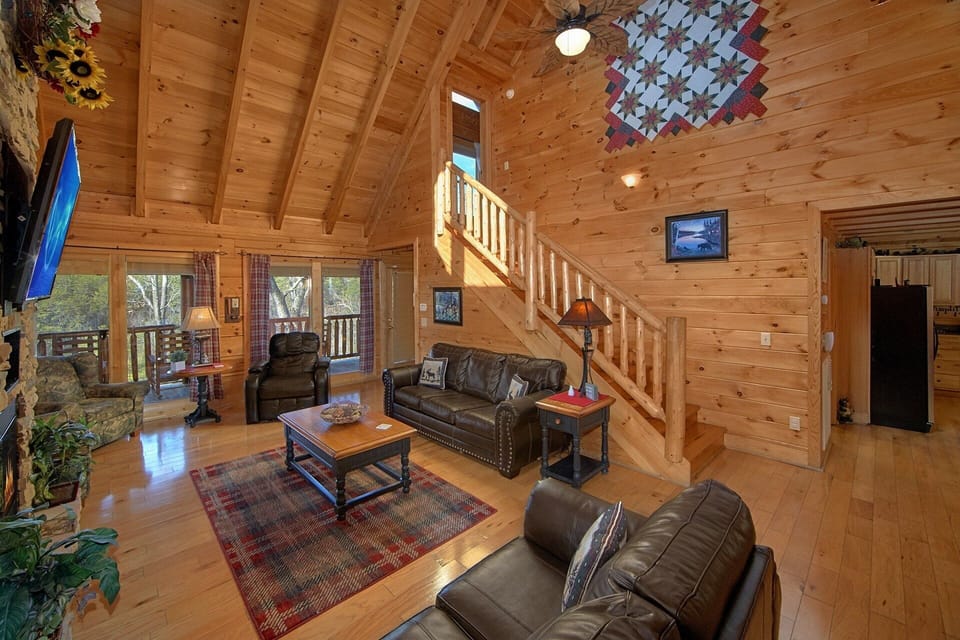 Spacious Living Room in 4 Bedroom Cabin
