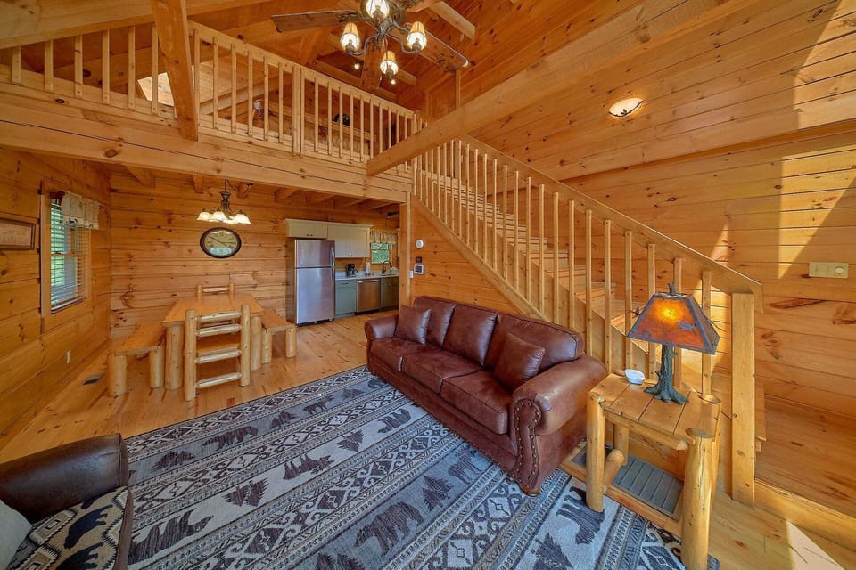 2 Bedroom Cabin Sleeps 6 with Mountain Views